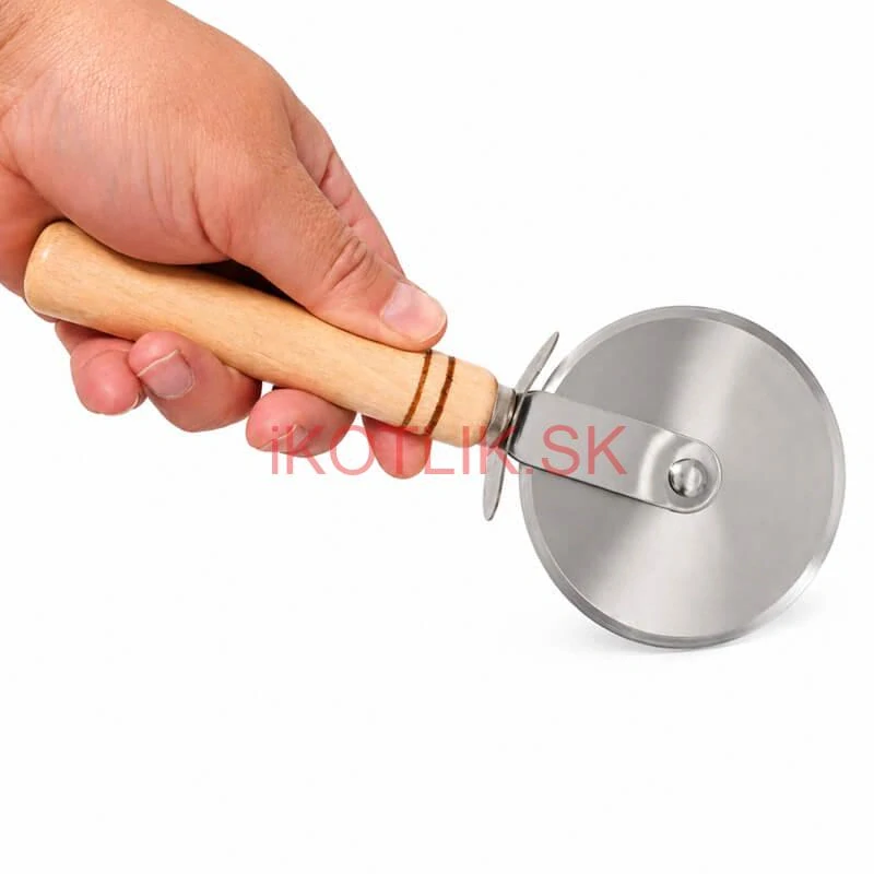 Krájač na pizzu s drevenou rukoväťou 22 cm